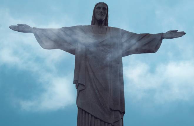 Statue of Jesus Christ with arms outstretched